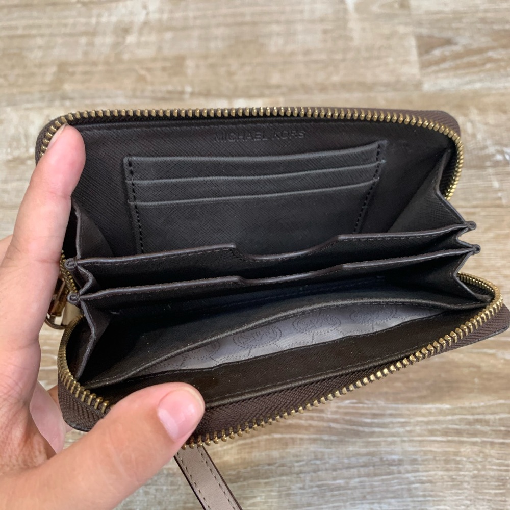 Michael Kors Logo Wristlet - Picture 5 of 6